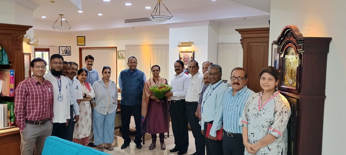dr-mylswamy-annadurai-visits-sami-sabinsa-group