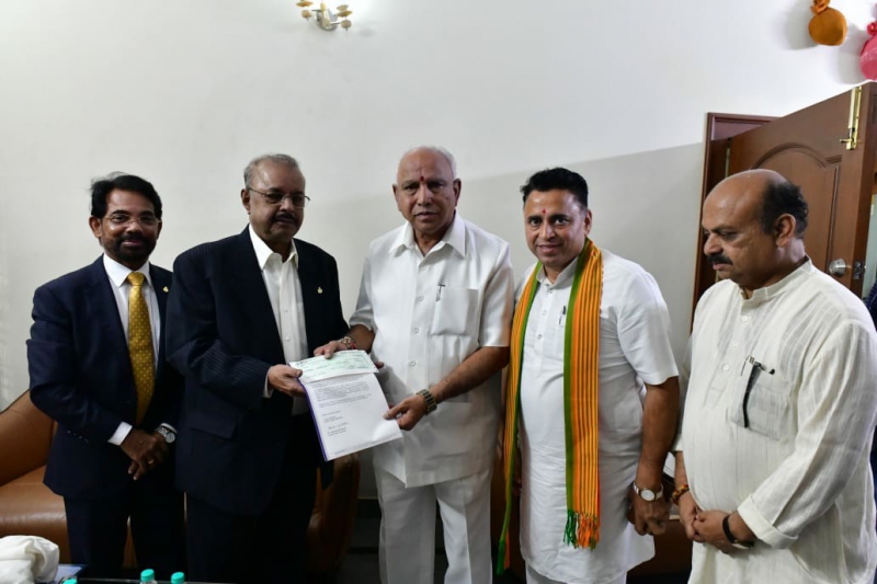 Dr. Muhammed Majeed , Chairman and Managing Director of Sami-Sabinsa Group Donated Rs 2 Crores to Karnataka Chief Minister’s Distress Relief Fund