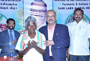Dr Majeed Felicitates Contract Farmers of Turmeric and Coleus