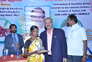 Dr Majeed Felicitates Contract Farmers of Turmeric and Coleus