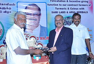 Dr Majeed Felicitates Contract Farmers of Turmeric and Coleus