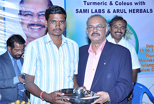 Dr Majeed Felicitates Contract Farmers of Turmeric and Coleus