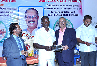 Dr Majeed Felicitates Contract Farmers of Turmeric and Coleus