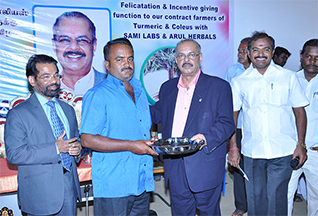 Dr Majeed Felicitates Contract Farmers of Turmeric and Coleus