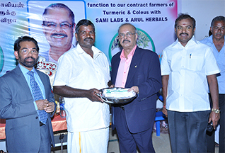 Dr Majeed Felicitates Contract Farmers of Turmeric and Coleus