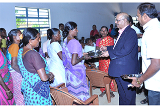 Dr Majeed Felicitates Contract Farmers of Turmeric and Coleus