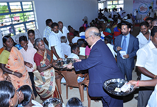 Dr Majeed Felicitates Contract Farmers of Turmeric and Coleus