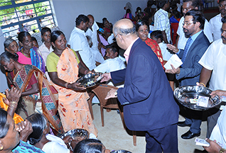 Dr Majeed Felicitates Contract Farmers of Turmeric and Coleus