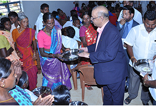 Dr Majeed Felicitates Contract Farmers of Turmeric and Coleus