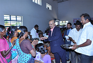 Dr Majeed Felicitates Contract Farmers of Turmeric and Coleus