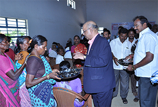 Dr Majeed Felicitates Contract Farmers of Turmeric and Coleus