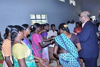 Dr Majeed Felicitates Contract Farmers of Turmeric and Coleus