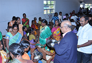 Dr Majeed Felicitates Contract Farmers of Turmeric and Coleus