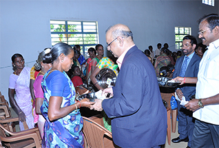 Dr Majeed Felicitates Contract Farmers of Turmeric and Coleus