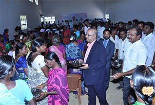 Dr Majeed Felicitates Contract Farmers of Turmeric and Coleus