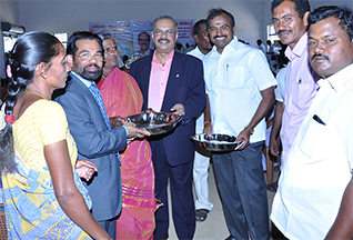 Dr Majeed Felicitates Contract Farmers of Turmeric and Coleus