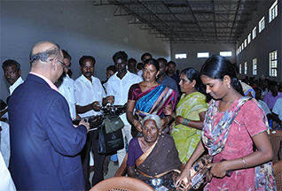 Dr Majeed Felicitates Contract Farmers of Turmeric and Coleus
