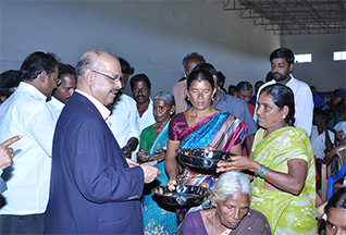 Dr Majeed Felicitates Contract Farmers of Turmeric and Coleus
