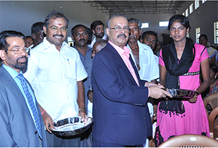 Dr Majeed Felicitates Contract Farmers of Turmeric and Coleus