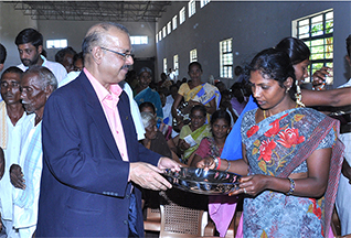 Dr Majeed Felicitates Contract Farmers of Turmeric and Coleus