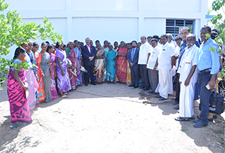 Dr Majeed Felicitates Contract Farmers of Turmeric and Coleus