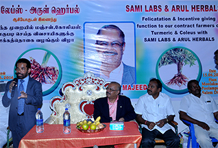 Dr Majeed Felicitates Contract Farmers of Turmeric and Coleus