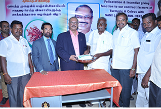 Dr Majeed Felicitates Contract Farmers of Turmeric and Coleus