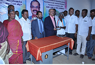 Dr Majeed Felicitates Contract Farmers of Turmeric and Coleus