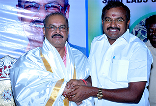 Dr Majeed Felicitates Contract Farmers of Turmeric and Coleus