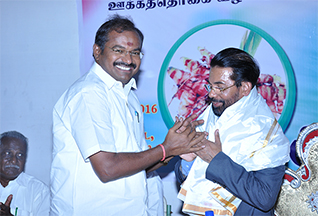 Dr Majeed Felicitates Contract Farmers of Turmeric and Coleus