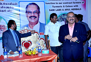 Dr Majeed Felicitates Contract Farmers of Turmeric and Coleus